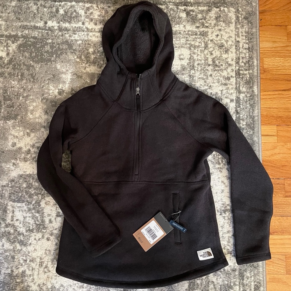 Womens crescent North Face black pull over